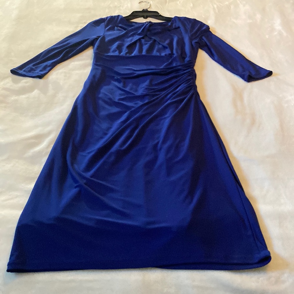 beautiful dress size 8 3/4 sleeves almost new